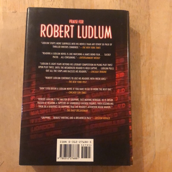 Bundle of Three Hardcover Books by Robert Ludlum - Picture 3 of 14